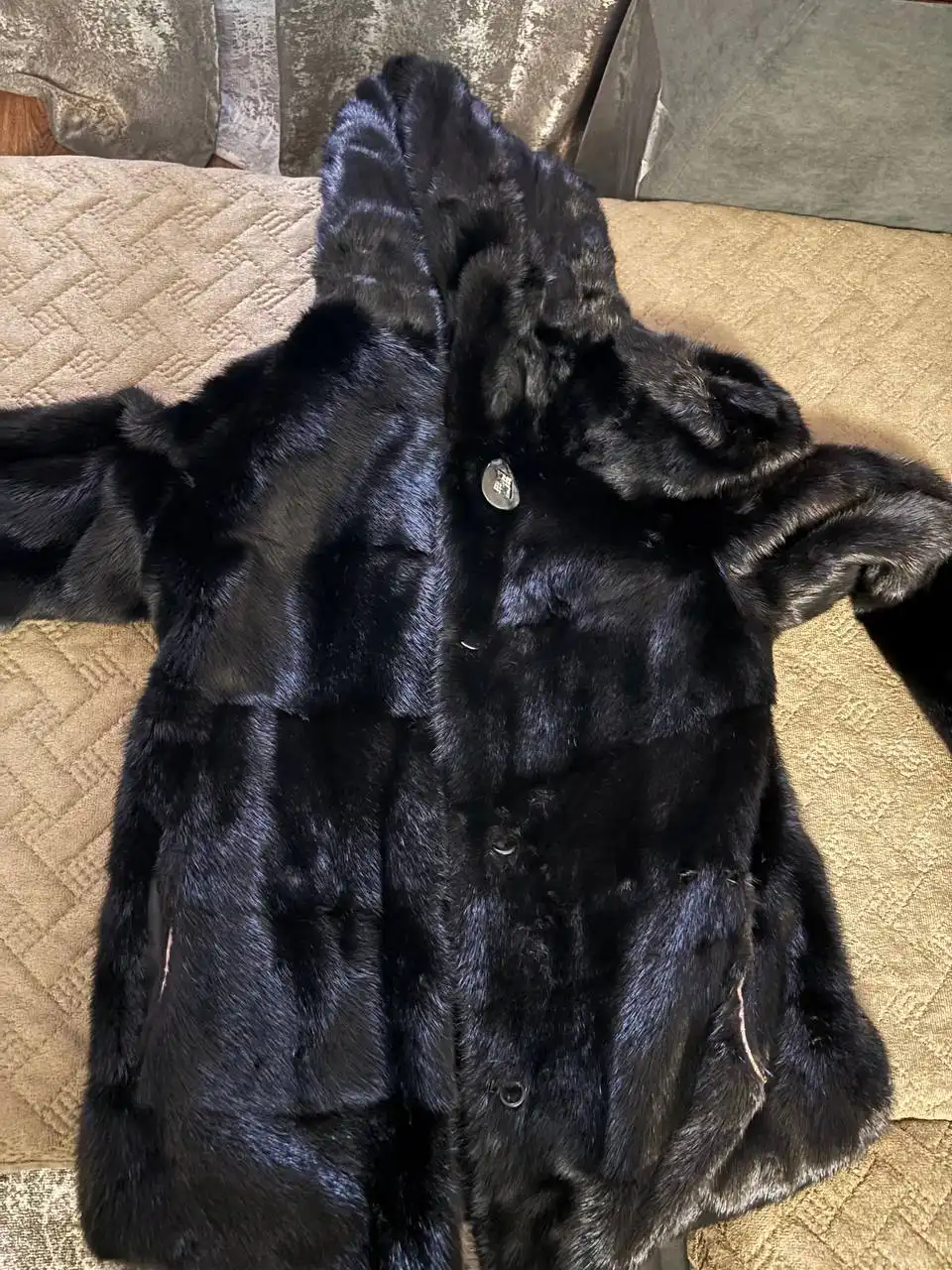 Продам натуральную шубу размер 43-46