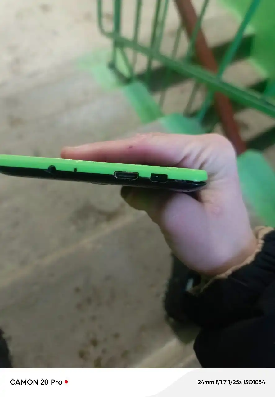 Продам планшет с неисправным гнездом