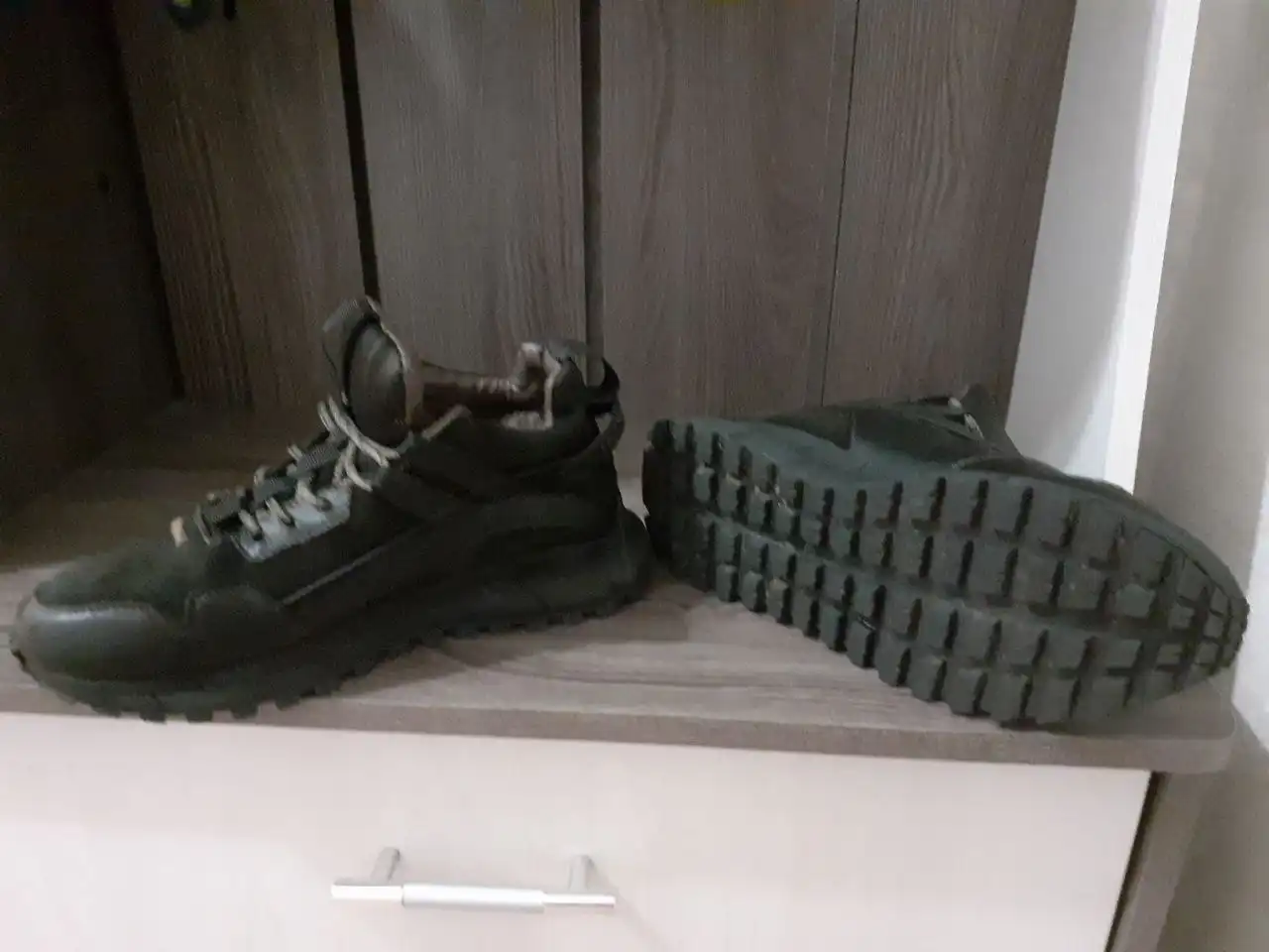 Продажа мужской одежды: кроссовки, носки, джинсы - Мужская одежда (Одежда) в Неизвестно