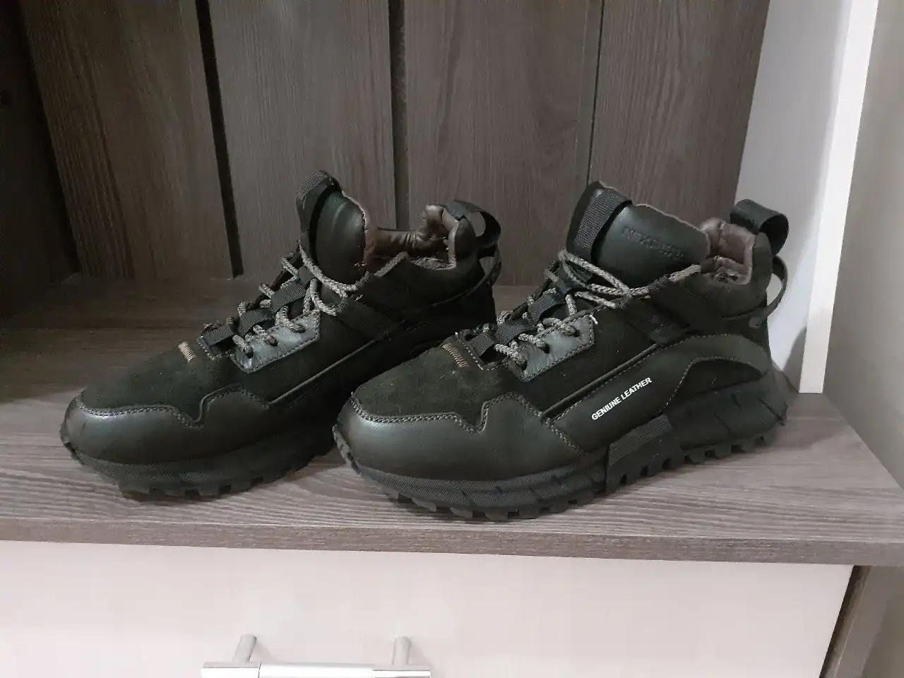 Продажа мужской одежды: кроссовки, носки, джинсы - Мужская одежда (Одежда) в Неизвестно