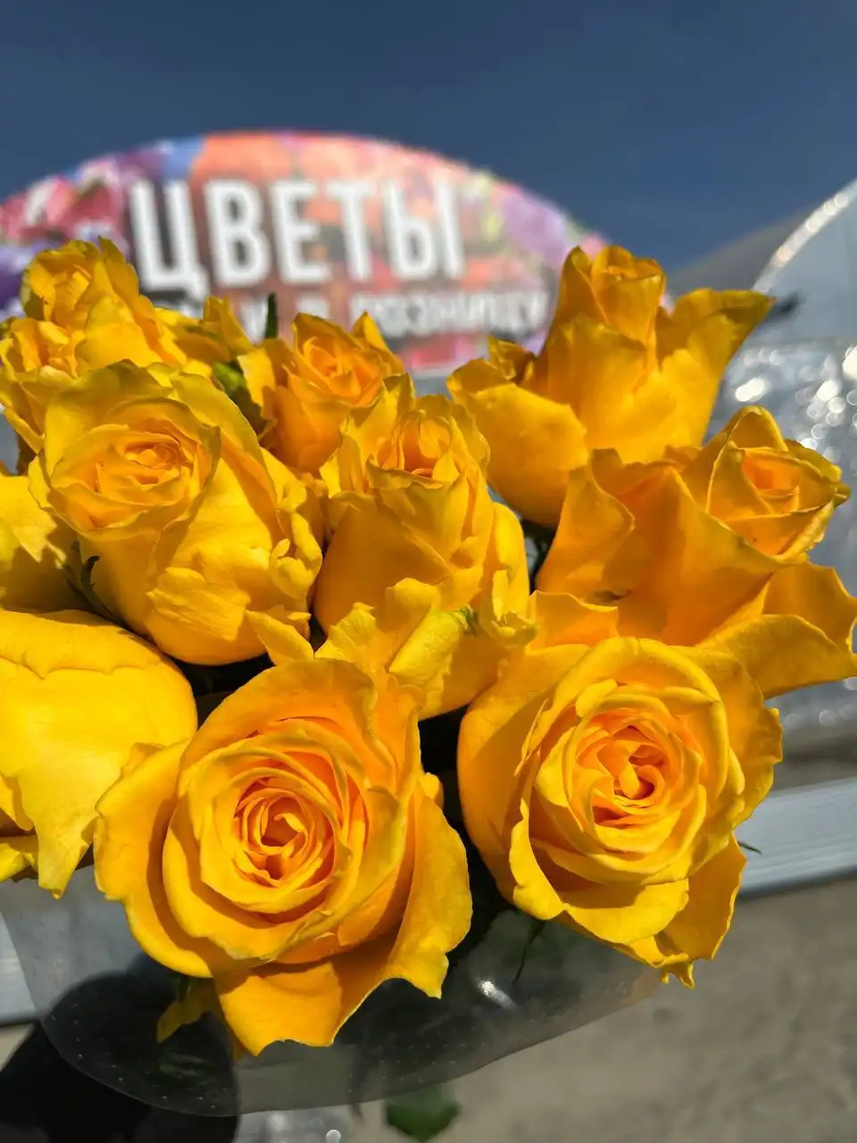 Свежие цветы из местной теплицы