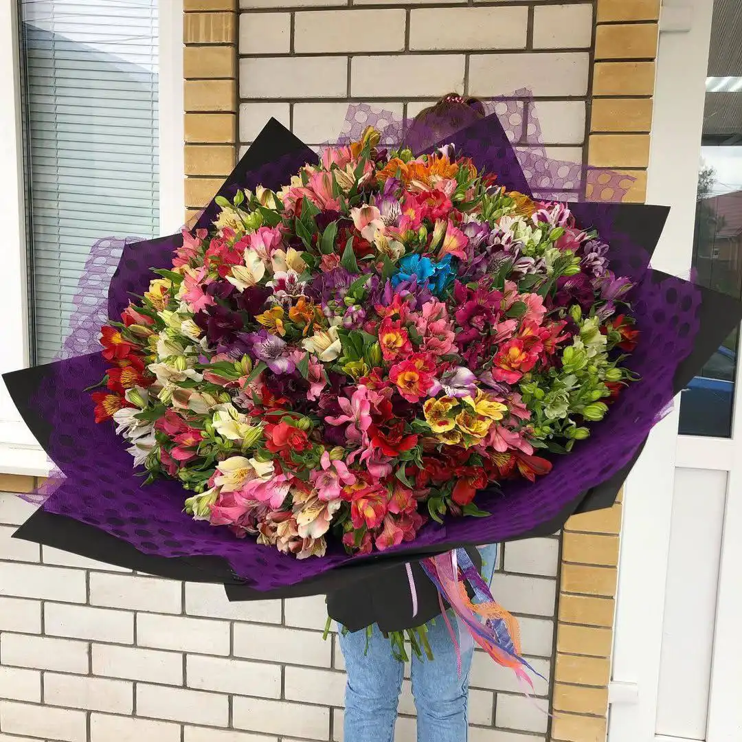 Свежие цветы из местной теплицы