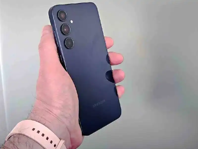 Смартфон Samsung A35 в отличном состоянии