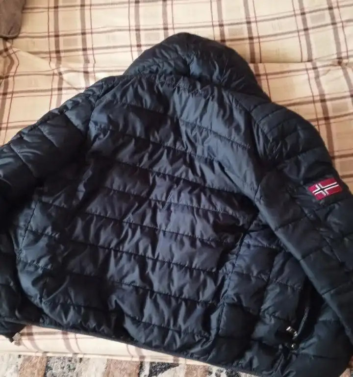 Продажа автозапчастей и одежды в Орске