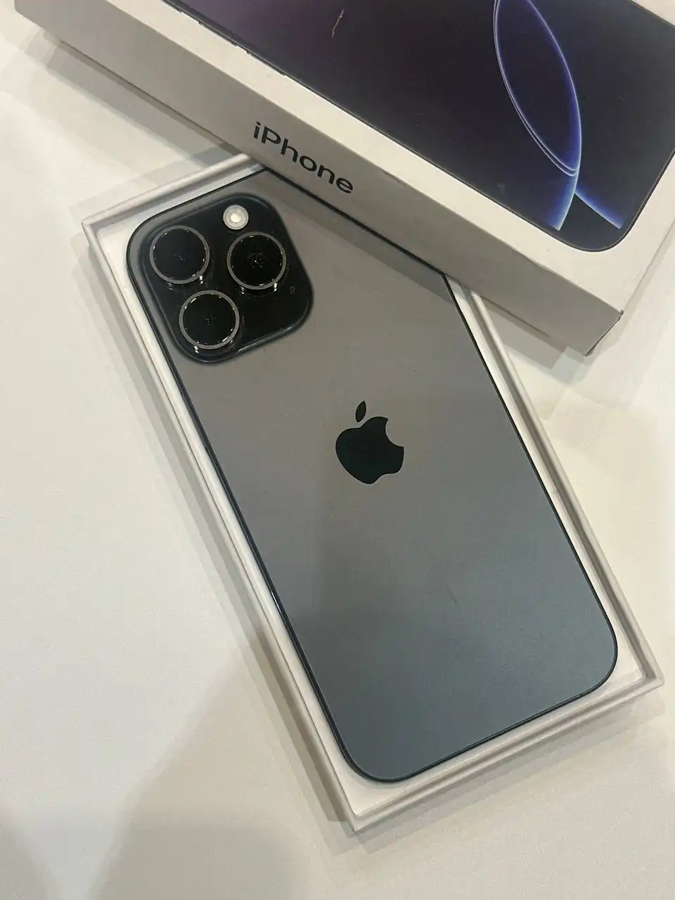 Продам iPhone 16 Pro Max 256GB Black