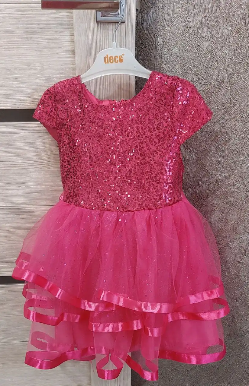 Продам платье на замке с бантом темно-розовое пышное