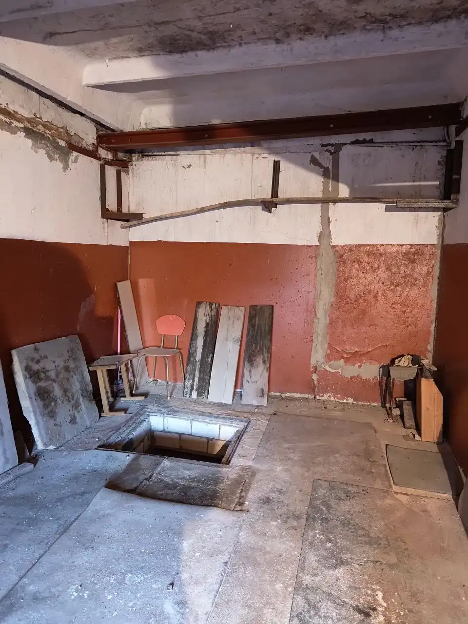 Продажа участка 240 кв.м с погребом и светом