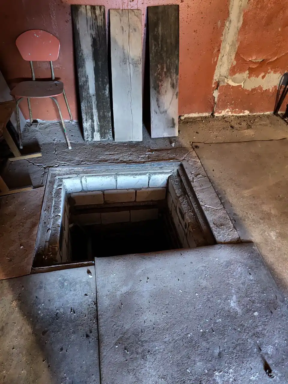 Продажа участка 240 кв.м с погребом и светом