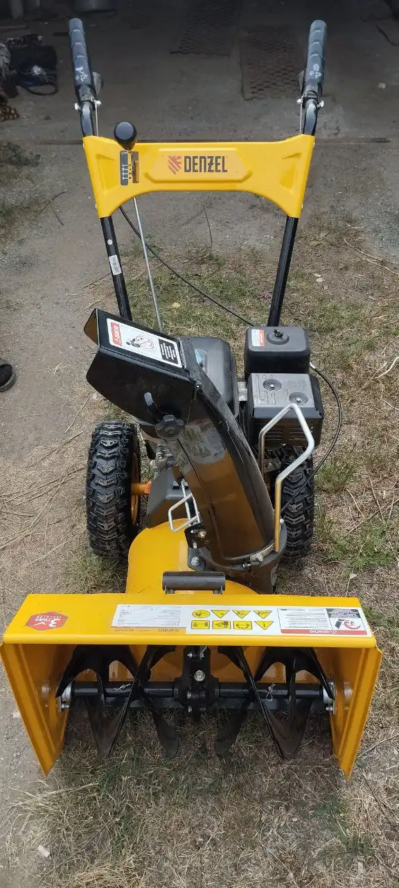 Продам снегоуборочную машину