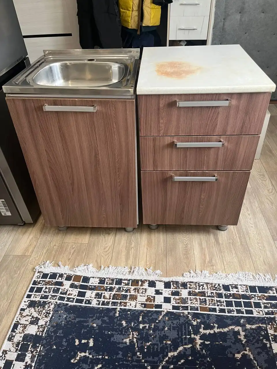 Продам кухонный гарнитур с мойкой