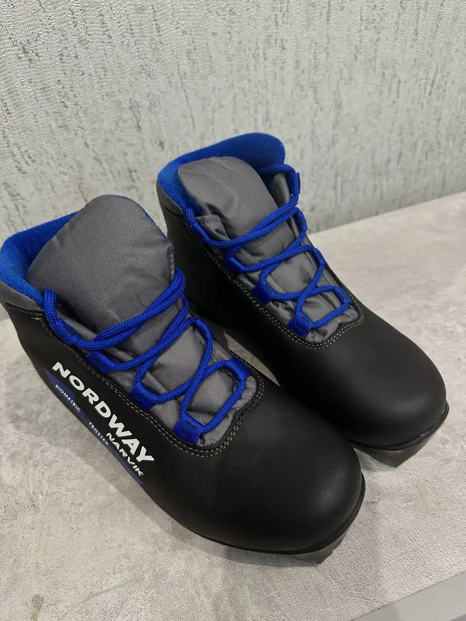 Продам ботинки для беговых лыж абсолютно новые - Лыжное снаряжение (Хобби и отдых) в Орск