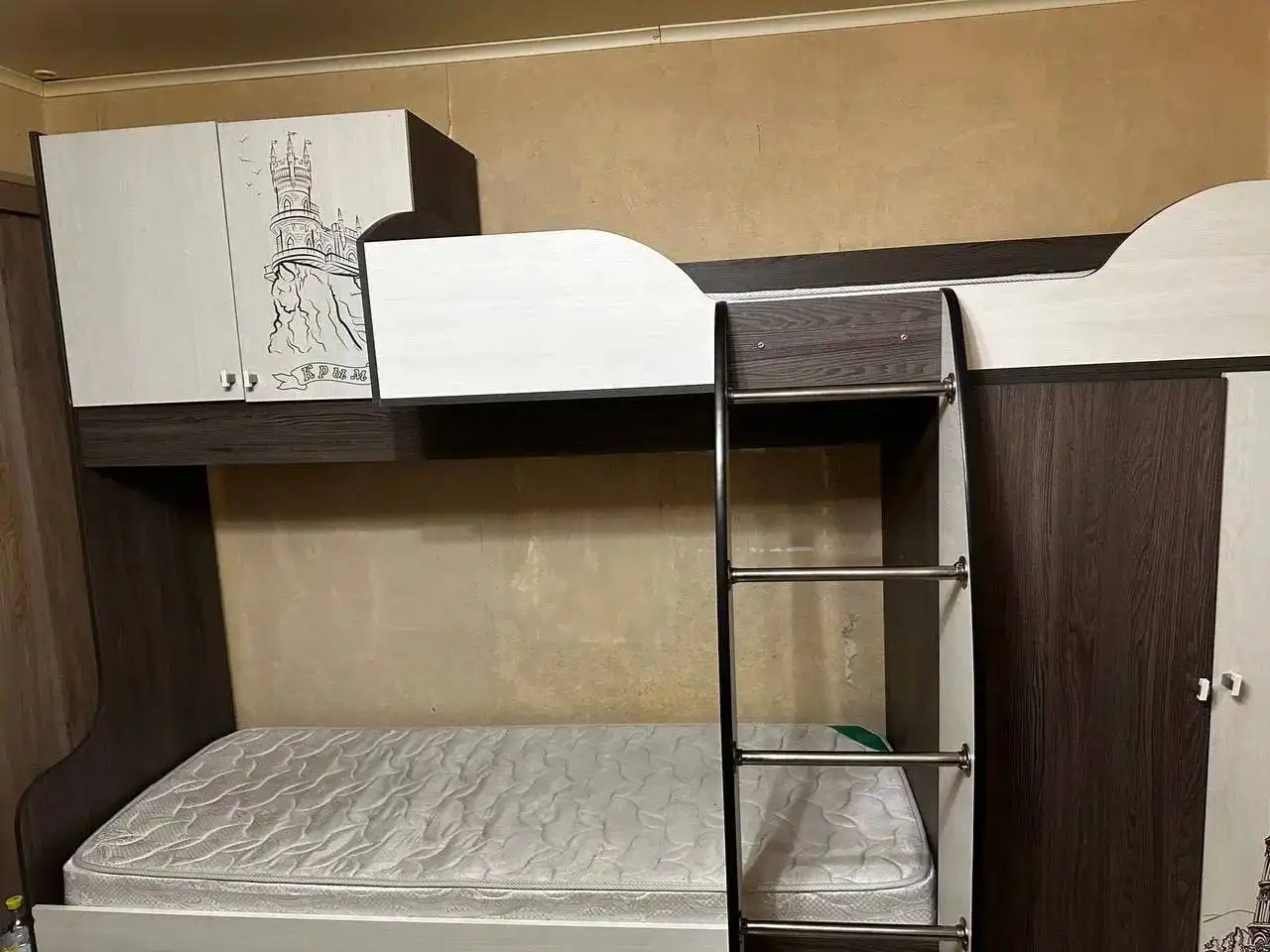 Продам двухъярусную кровать с матрацами - Мебель (Барахолка) в Орск