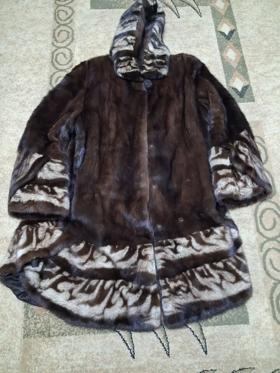 Шубка женская 50-52 размер в хорошем состоянии - Верхняя одежда (Одежда) в Неизвестно