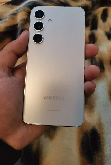 Samsung S24 Snapdragon Gen 3 в идеальном состоянии - Электроника в Неизвестно