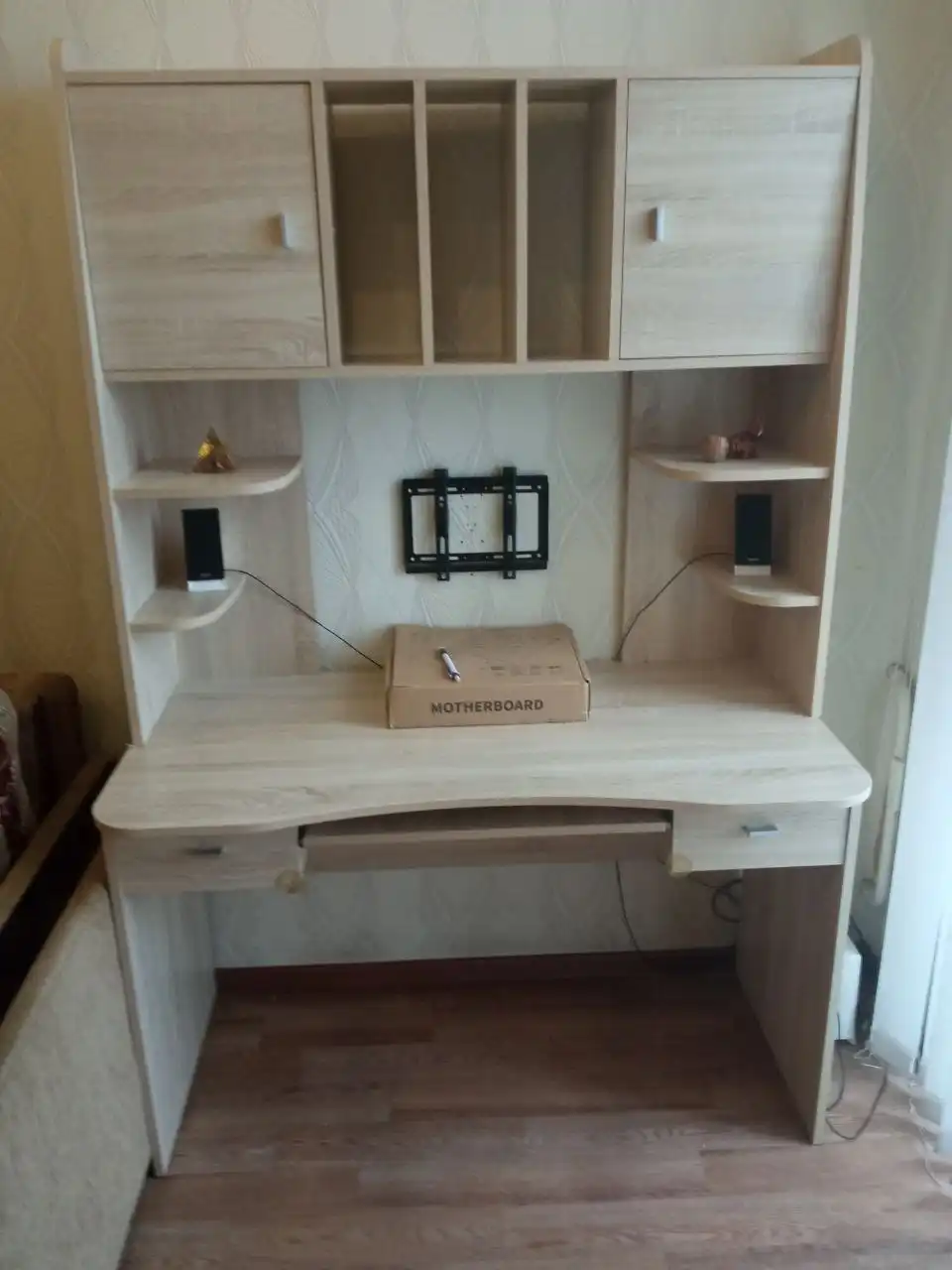 Продам компьютерный стол Бета, цвет Дуб сонома - Мебель (Для дома и дачи) в Неизвестно