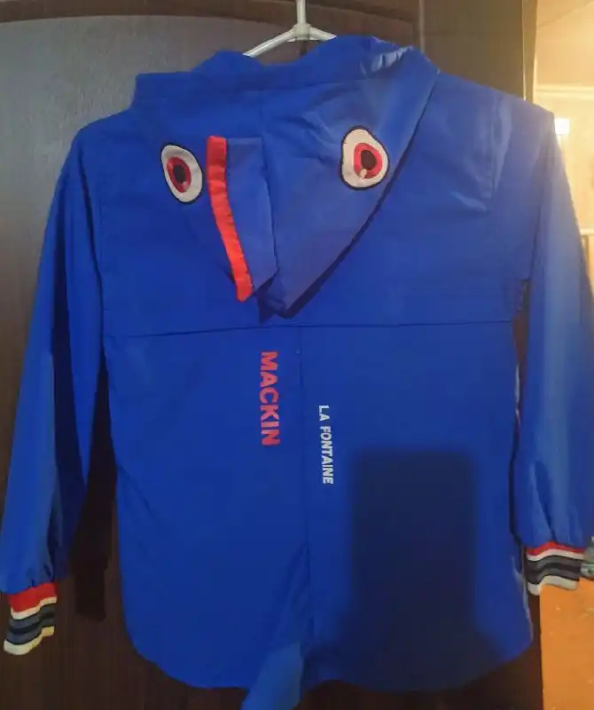 Продажа ветровки, шезлонга и кроссовок - Барахолка в Орск