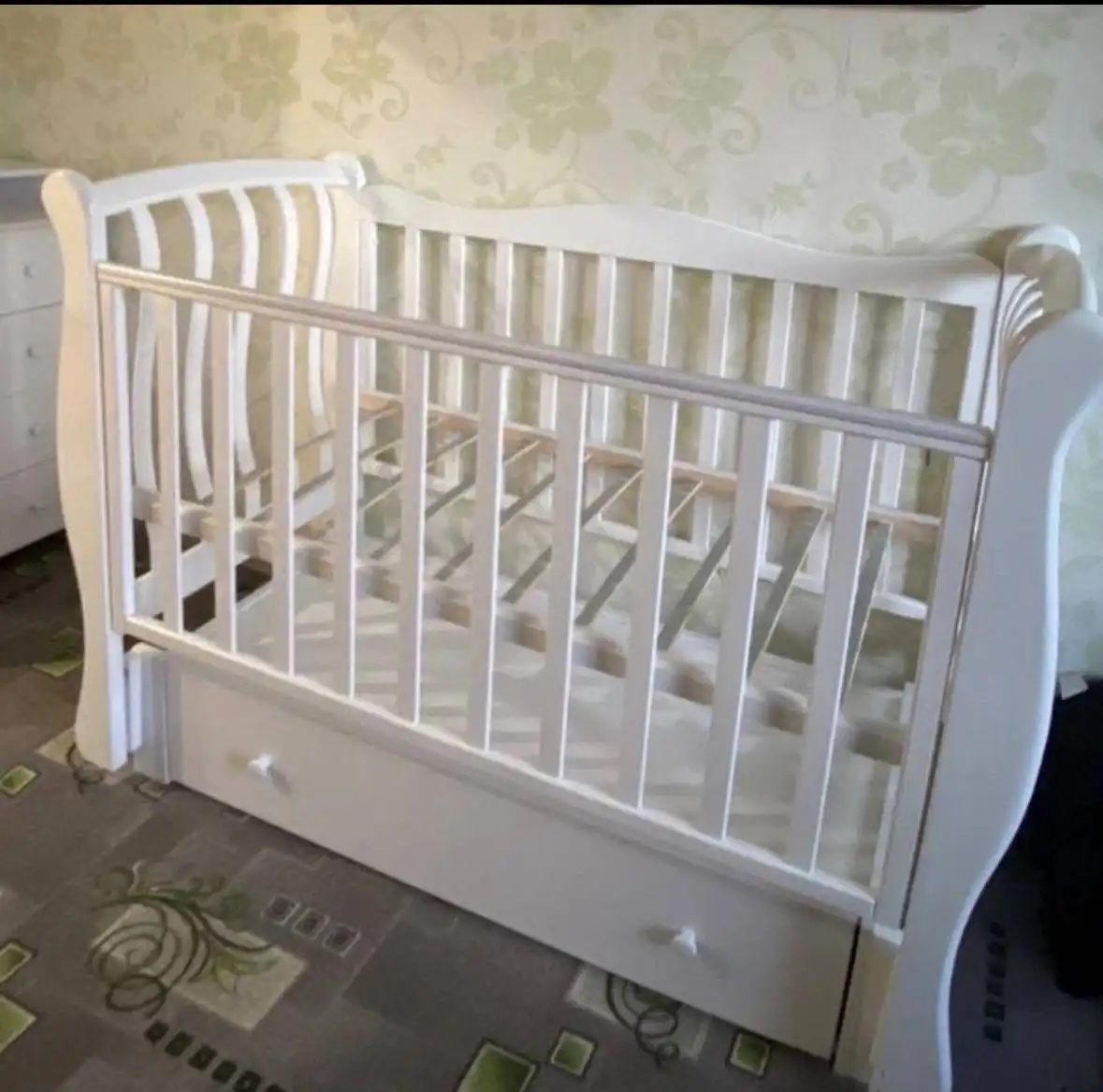 Детская кроватка с ортопедическим матрасом и механизмом укачивания - Детская мебель (Товары для детей) в Орск