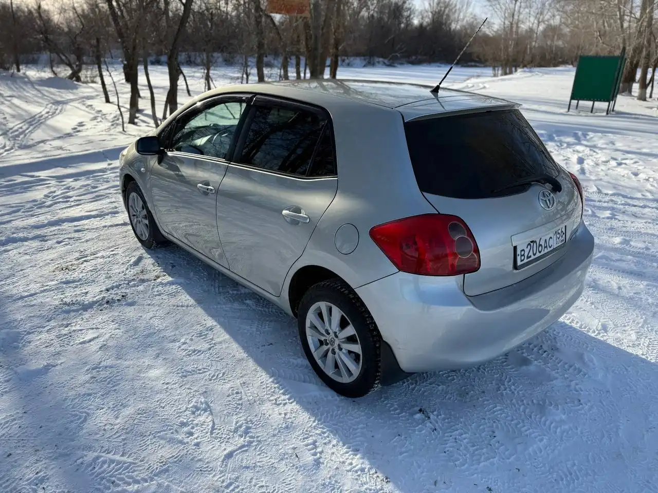 Продам Тойота Аурис 2008 года в максимальной комплектации - Легковые автомобили (Авто) в Неизвестно