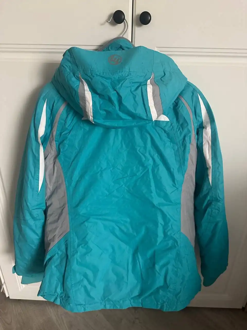 Женский горнолыжный костюм в идеальном состоянии - Спортивная одежда (Одежда) в Неизвестно