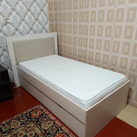 Кровать с матрасом и выдвижными ящиками - Аквариумистика в Орск