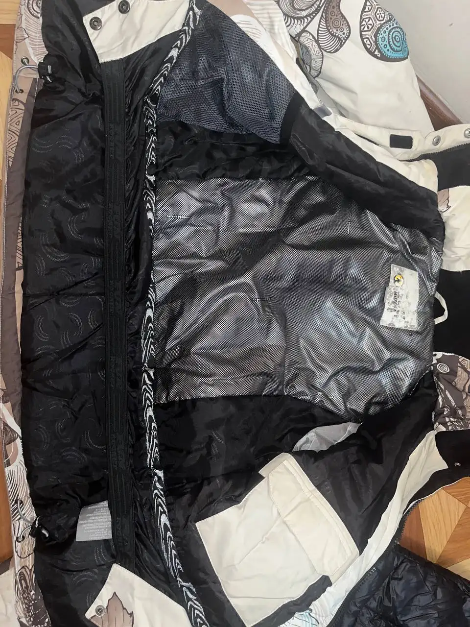 Продам куртку в отличном состоянии - Верхняя одежда (Одежда) в Неизвестно