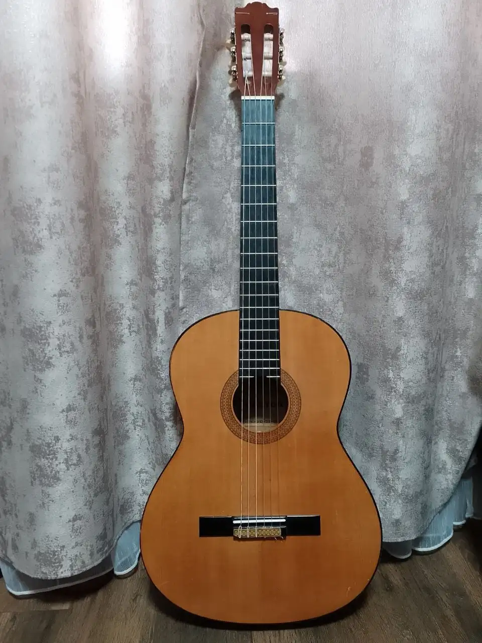 Продам гитару акустическую Veston C-100 - Музыкальные инструменты (Хобби и отдых) в Орск