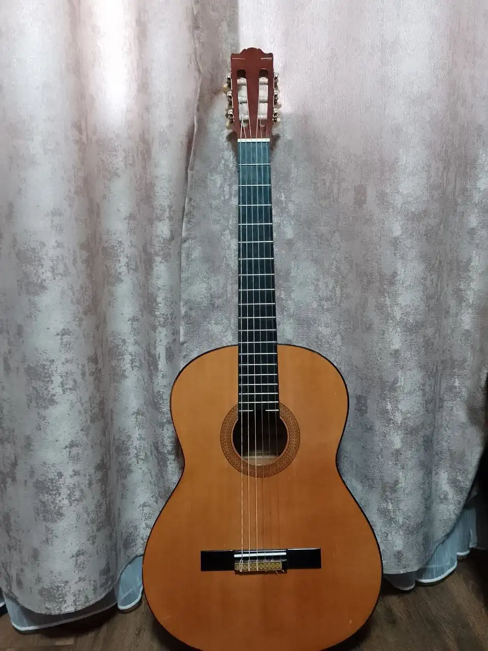 Продам гитару акустическую Veston C-100 - Музыкальные инструменты (Хобби и отдых) в Орск