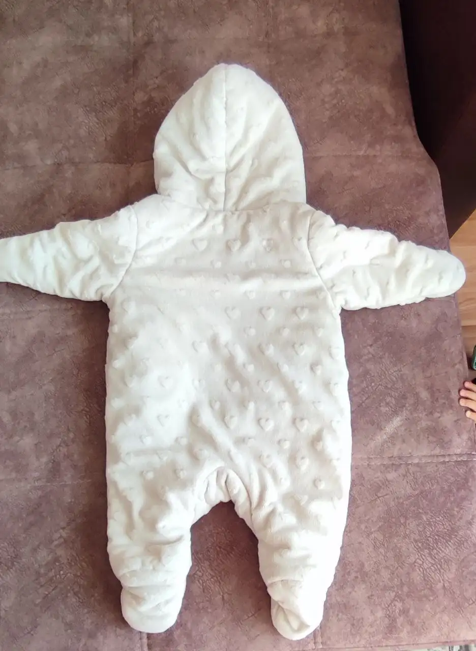 Утеплённый комбинезон для новорождённого белого цвета - Одежда для новорождённых (Товары для детей) в Орск
