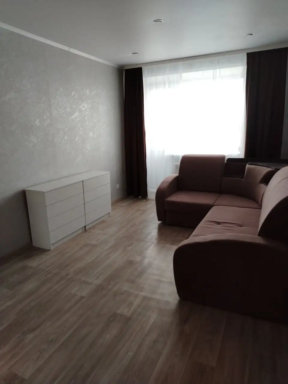 Сдам однокомнатную квартиру после ремонта на длительный срок - Аренда квартир (Недвижимость) в Орск