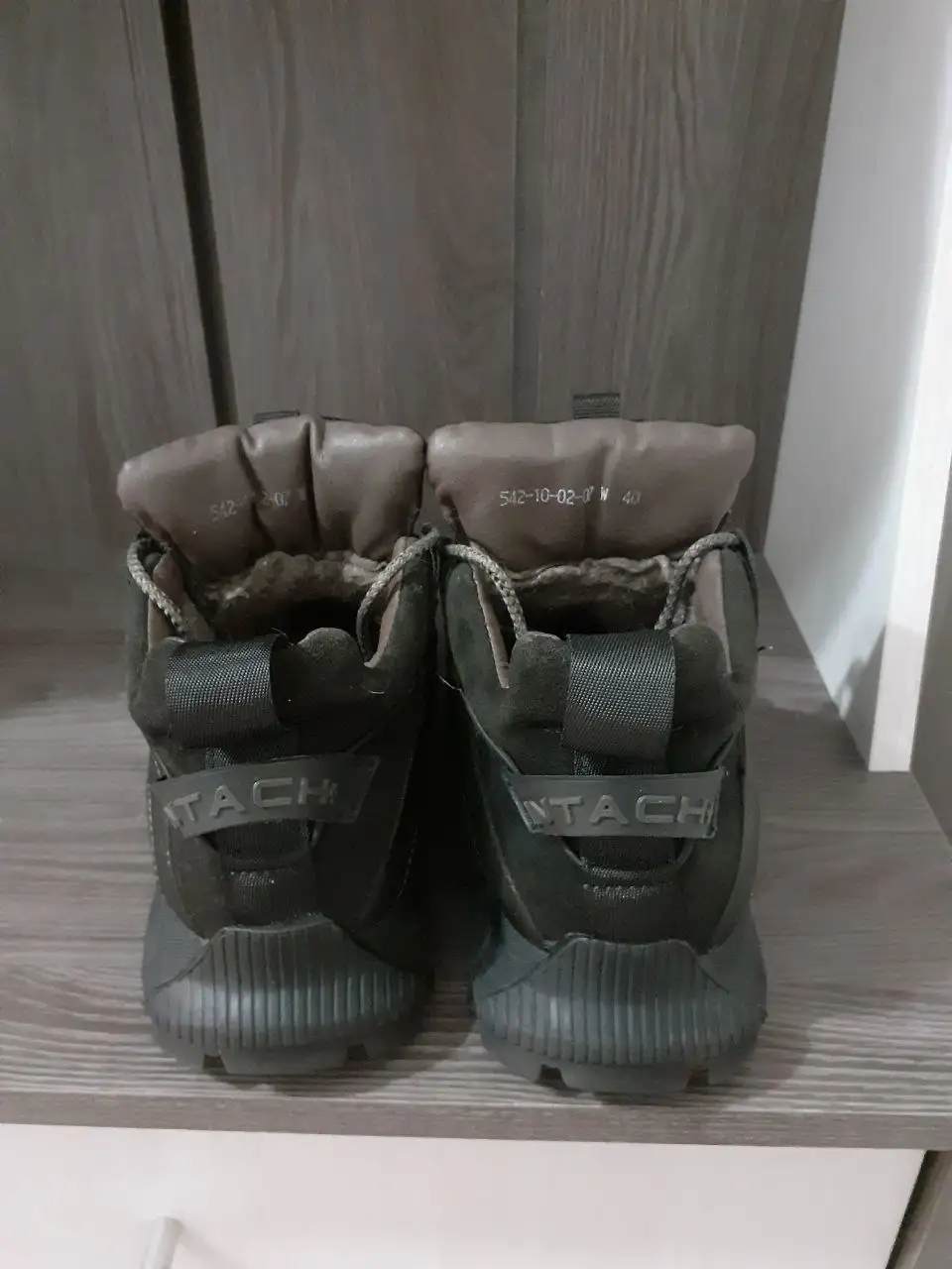 Продажа мужской зимней обуви и одежды - Мужская одежда и обувь (Одежда) в Неизвестно