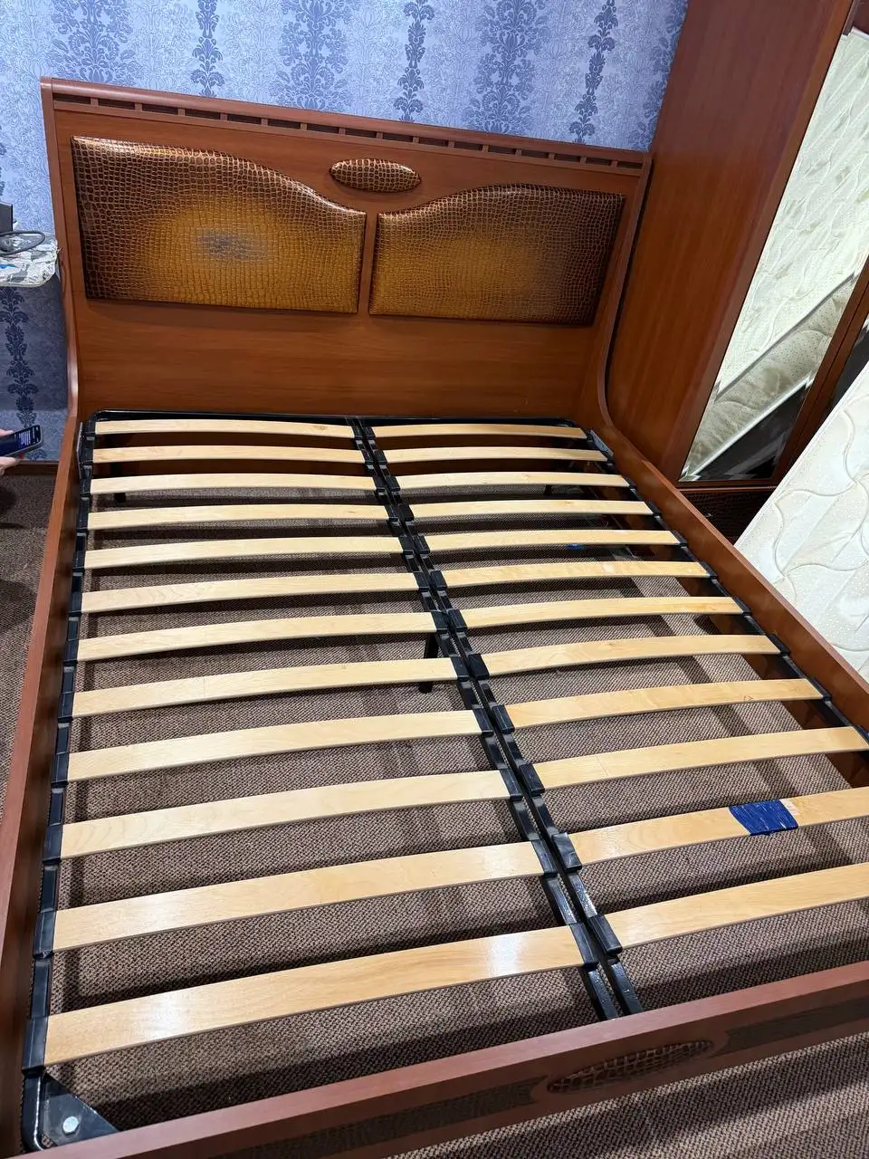 Продажа кровати и шкафа - Мебель (Барахолка) в Орск