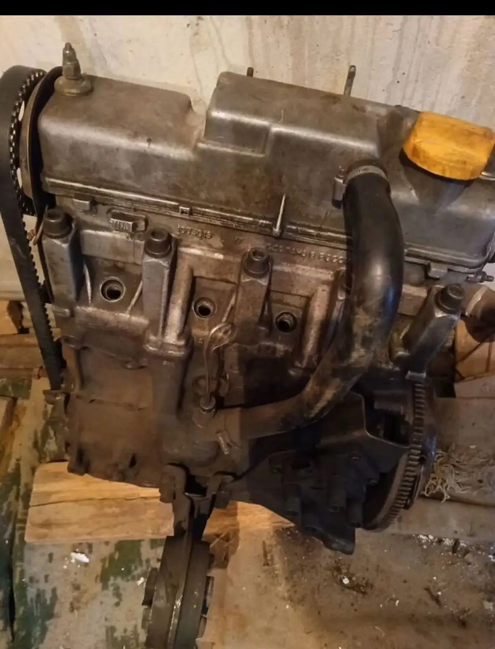 Продам двигатель головка 1,6 блок цилиндров 1,5 - Двигатели (Запчасти) в Орск