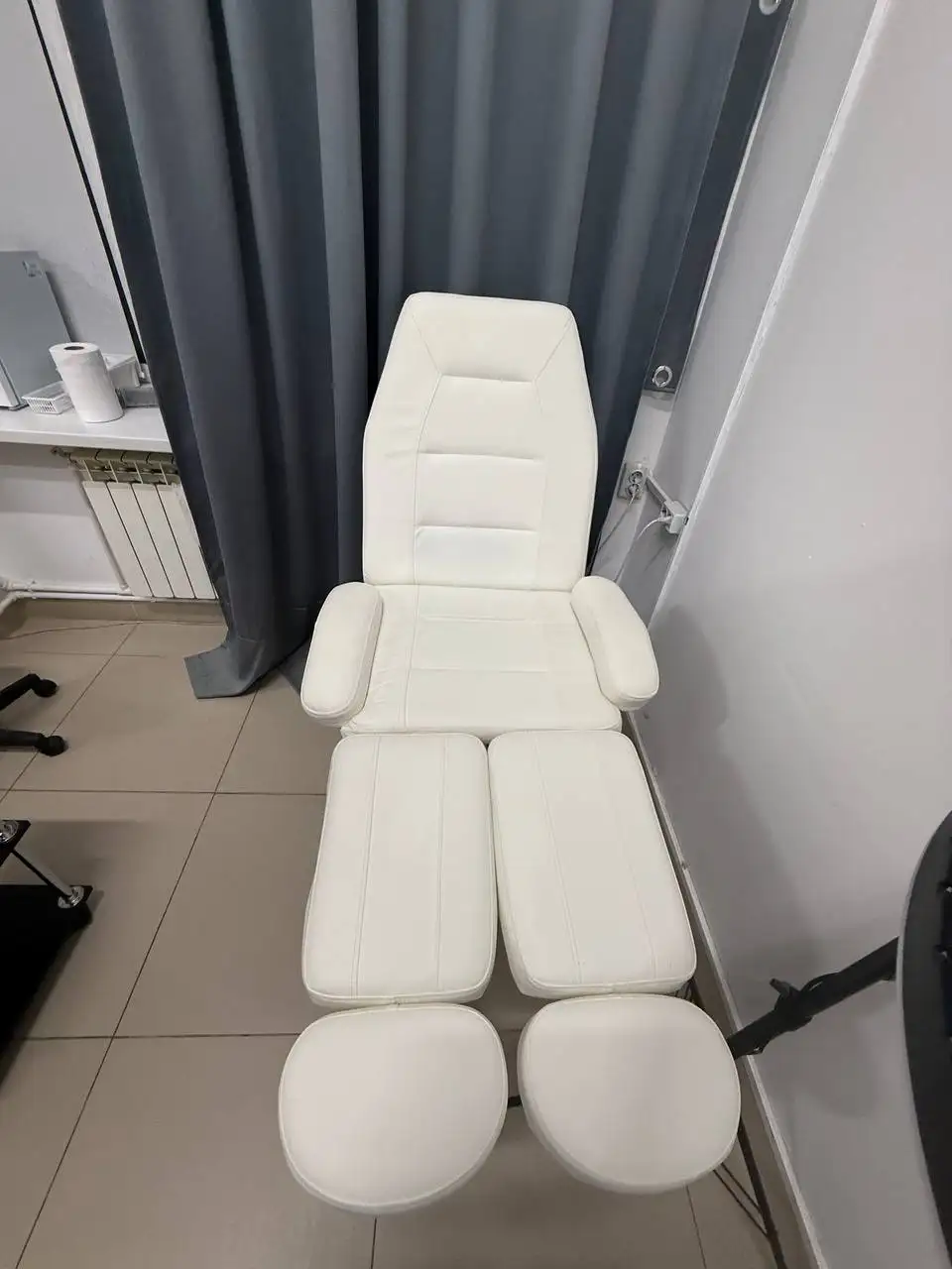 Продам педикюрное кресло - Барахолка в Неизвестно