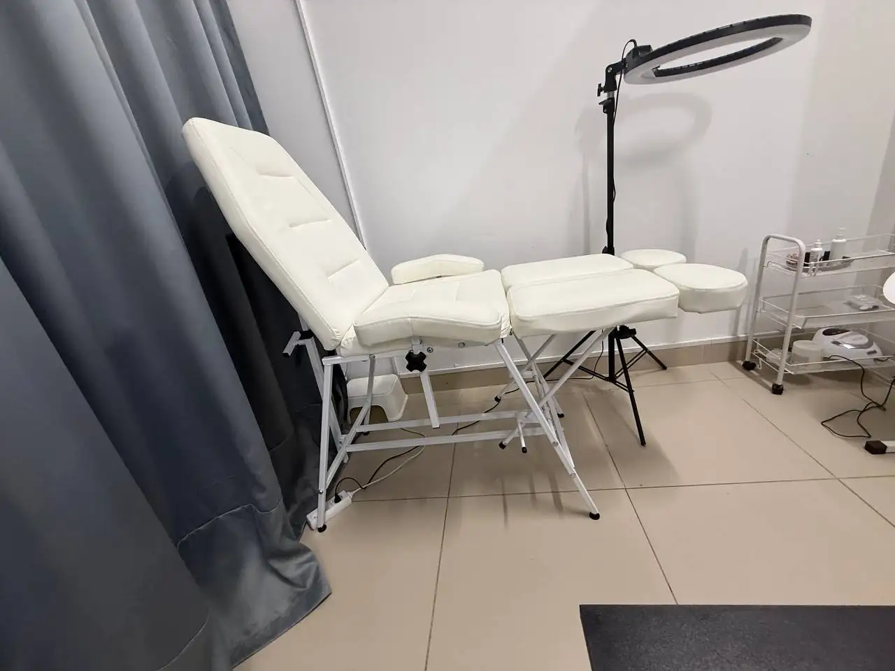 Продам педикюрное кресло - Барахолка в Неизвестно