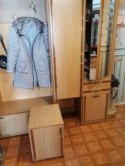 Продам прихожую с антресолями и зеркалом - Мебель в Неизвестно