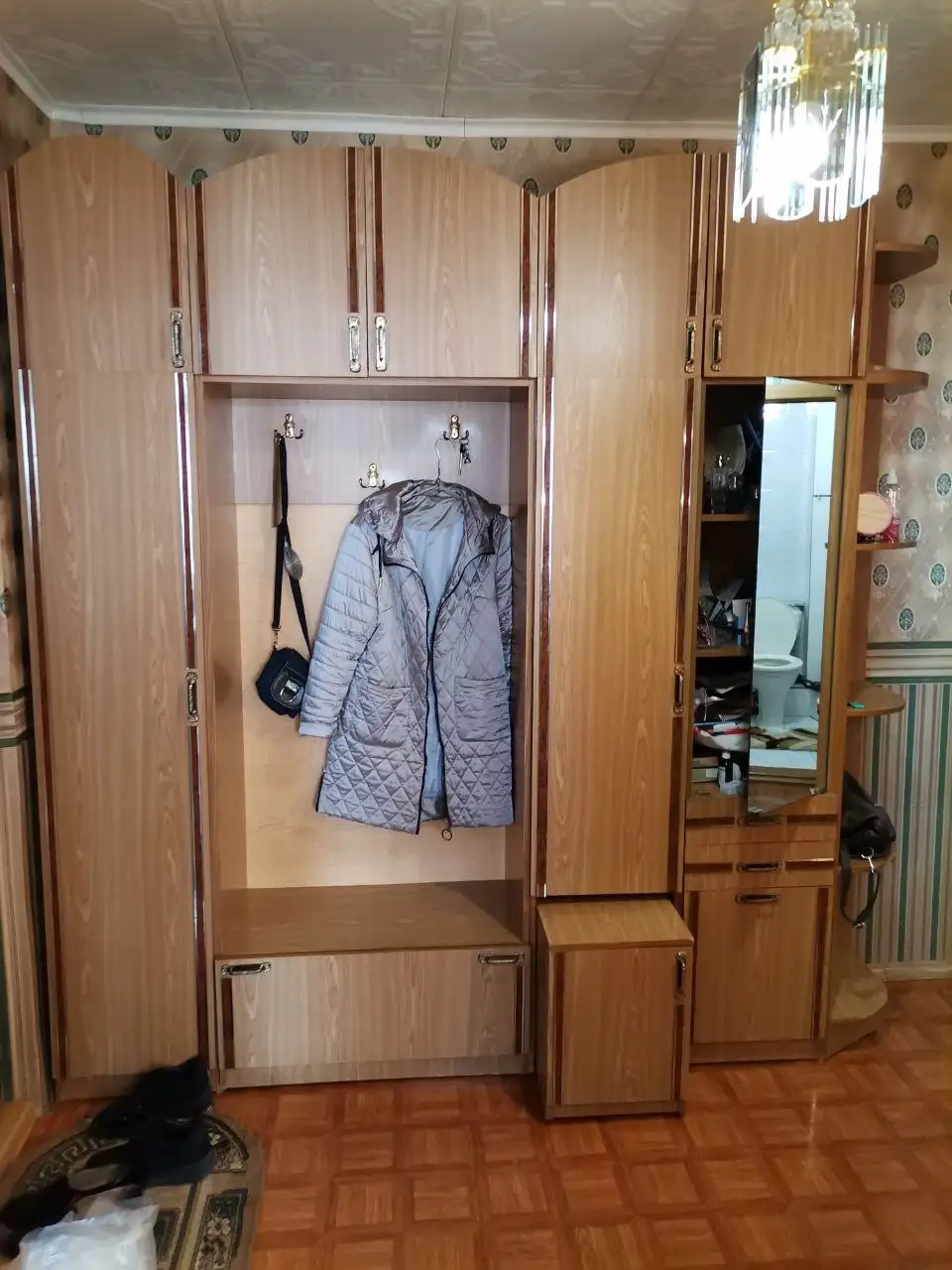 Продам прихожую с антресолями и зеркалом - Мебель (Для дома и дачи) в Неизвестно