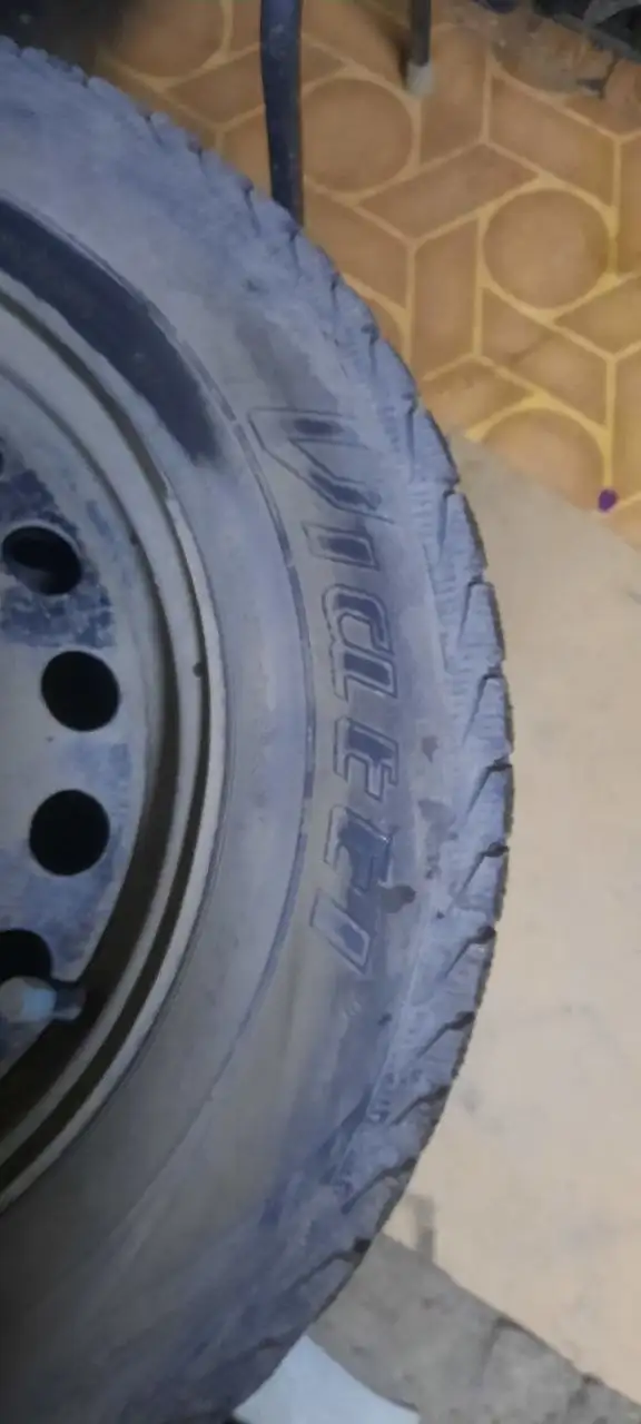 Комплект резины R15 липучка - Шины и диски (Запчасти) в Орск