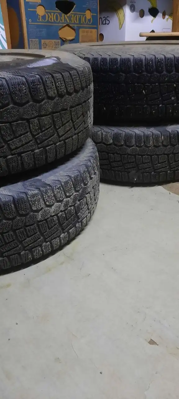 Комплект резины R15 липучка - Шины и диски (Запчасти) в Орск