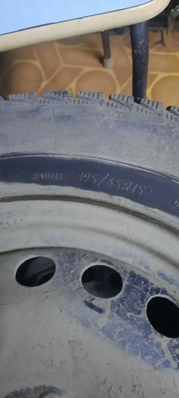 Комплект резины R15 липучка - Шины и диски (Запчасти) в Орск