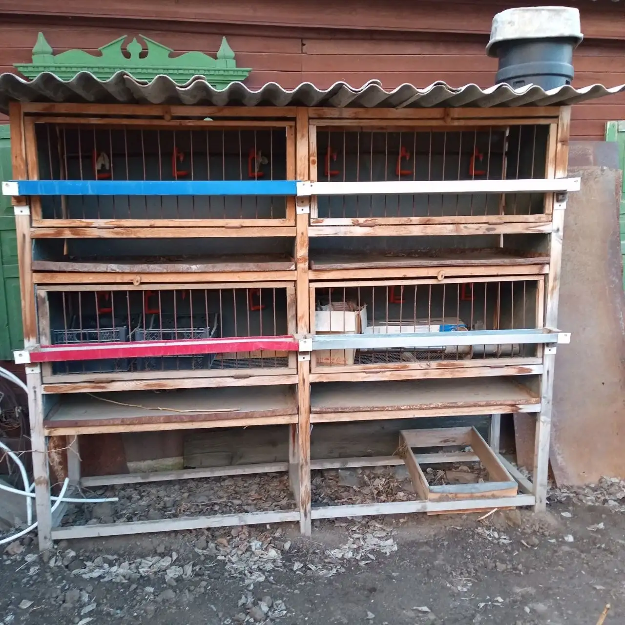 Продам клетку для птицы с комплектом - Клетки для животных (Барахолка) в Орск