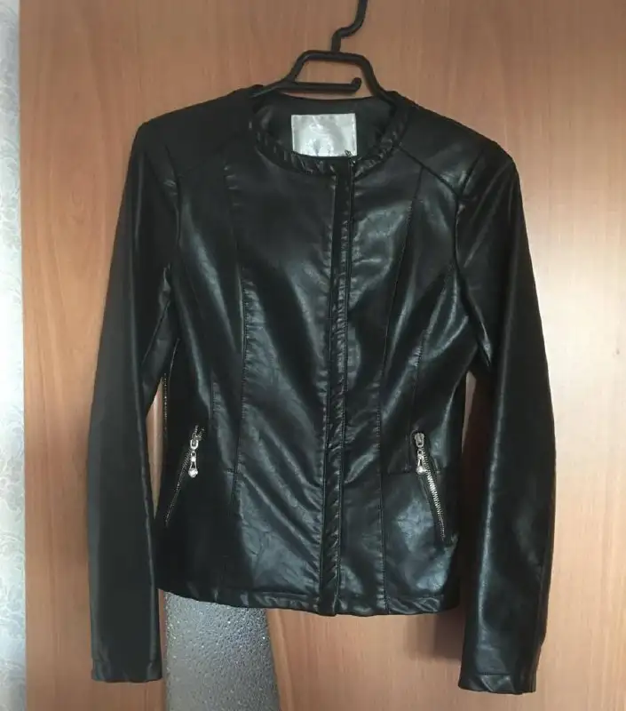 Куртка - Верхняя одежда (Одежда) в Неизвестно