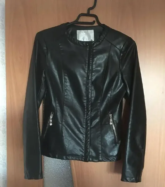 Куртка - Верхняя одежда в Неизвестно