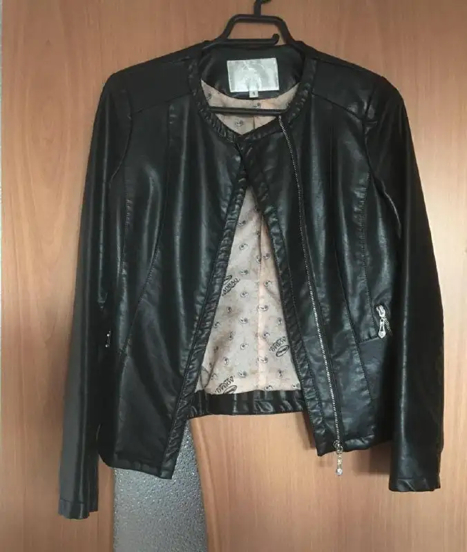 Куртка - Верхняя одежда (Одежда) в Неизвестно