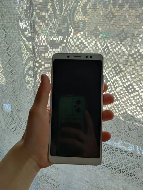 Смартфон Xiaomi требует замены батареи - Мобильные телефоны в Москва