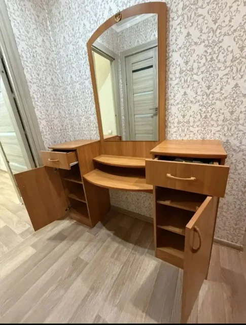 Туалетный столик - Кашпо в Орск