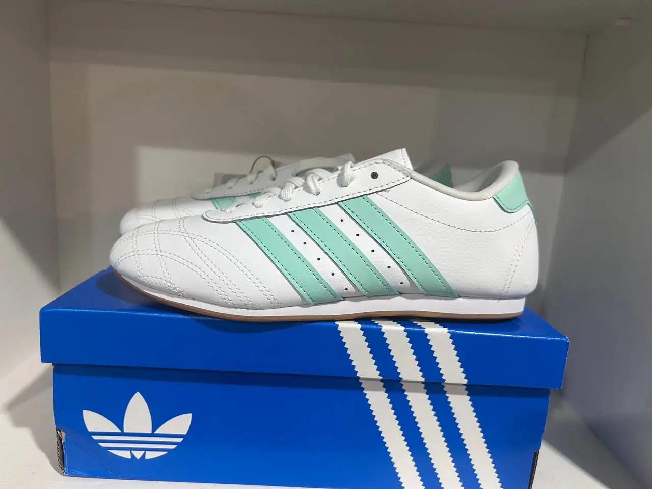 Продам новые кроссовки adidas - Обувь (Одежда) в Орск