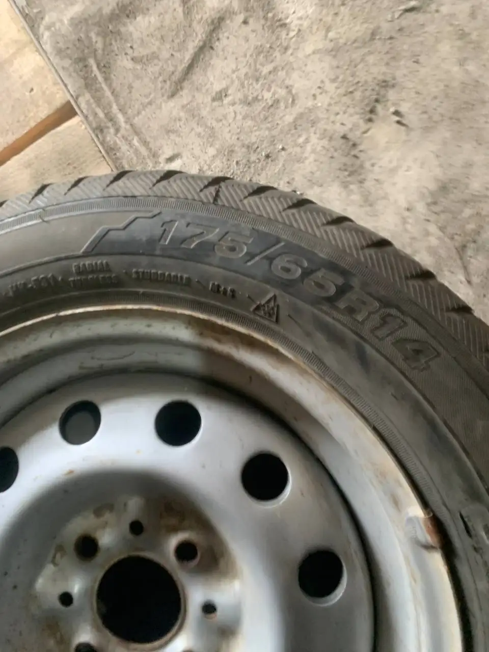 Продам зимнюю резину R14 на штампах - Шины и диски (Авто) в Орск
