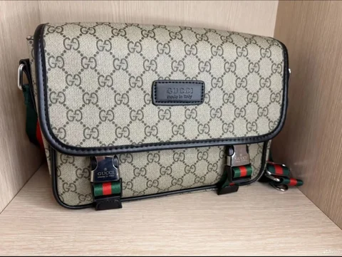 Сумка через плечо Gucci GG Supreme Monogram Messenger Bag - частное объявление в Омск