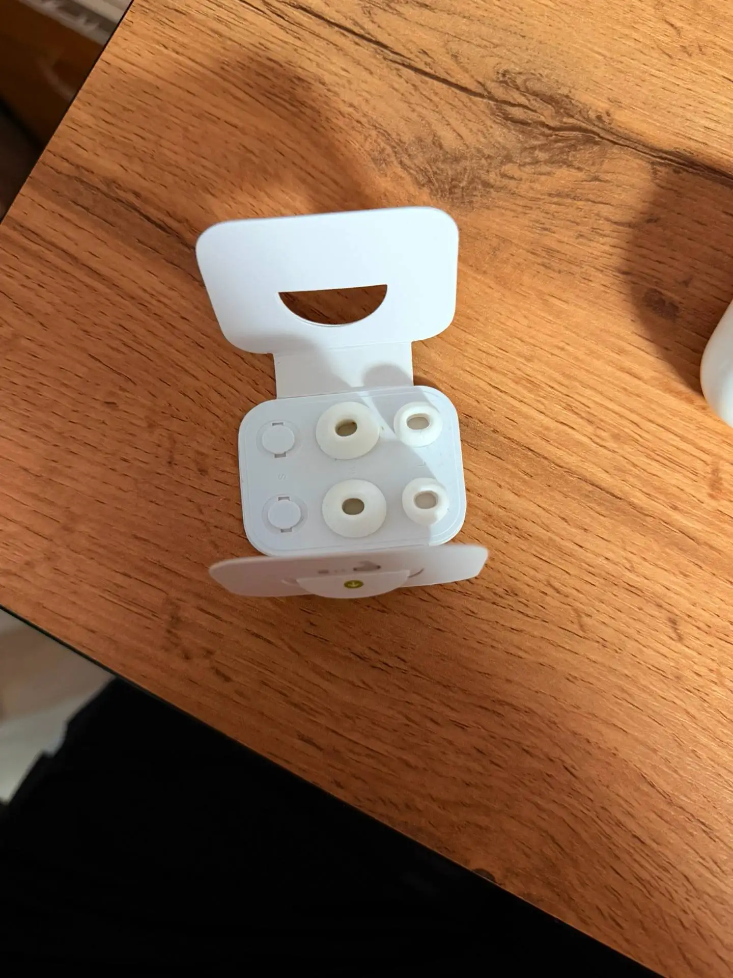 Продам AirPods Pro 2 с полным комплектом - Наушники (Электроника) в Неизвестно