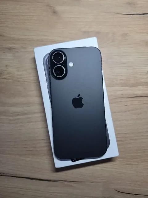Продаю iPhone 16 256 ГБ в черном цвете - Электроника в Неизвестно
